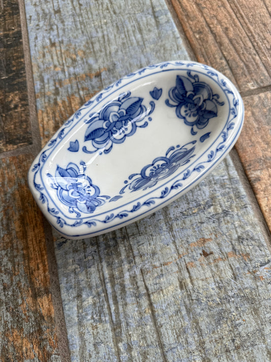 Blue & White Ceramic Bathtub Soap Dish