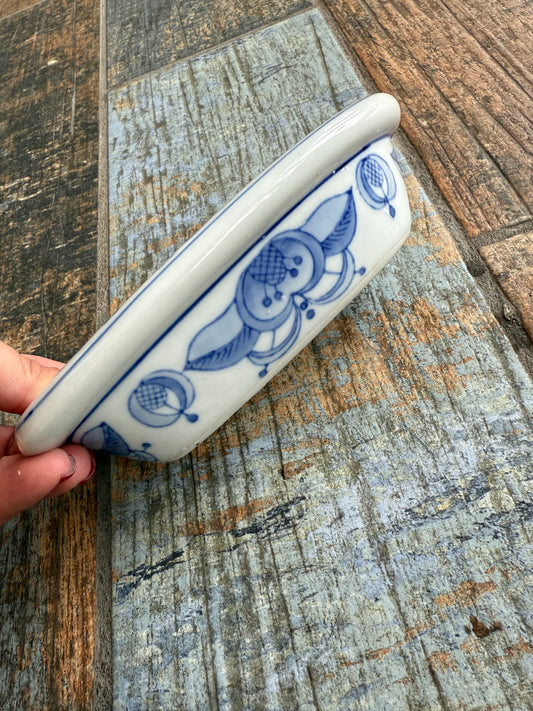 Blue & White Ceramic Bathtub Soap Dish