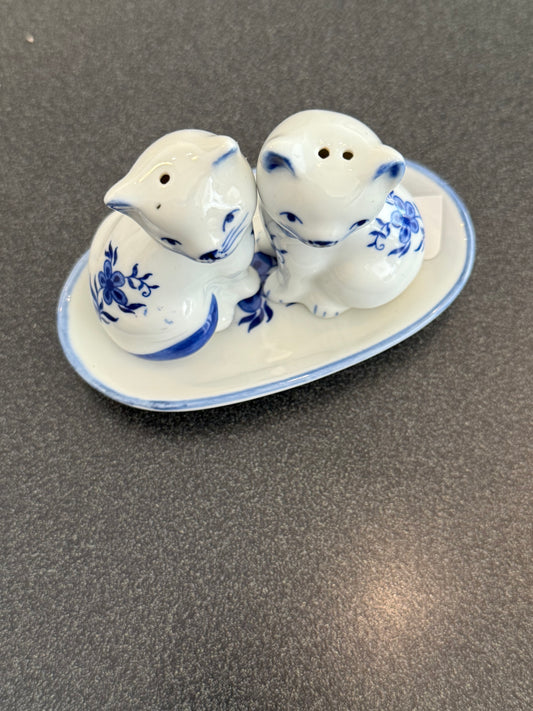Cat salt & pepper