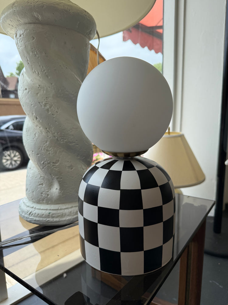Checkered Globe Lamp