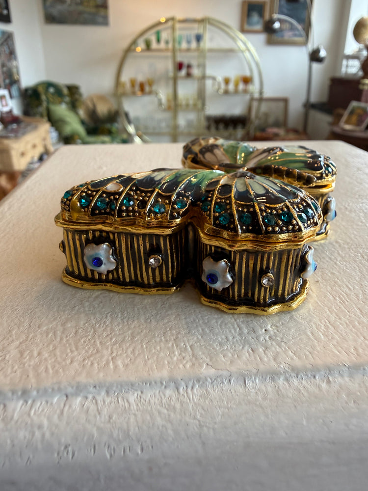 Butterfly Pillbox
