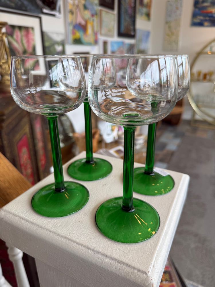 Set of 4 Luminarc Green-stemmed wine glasses