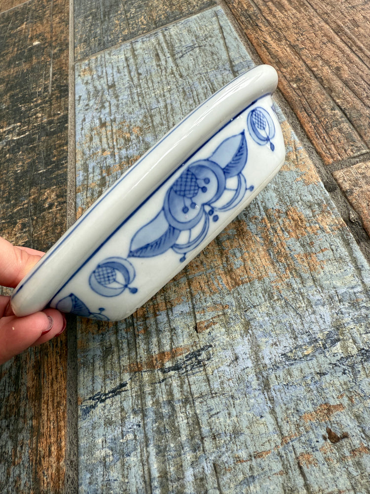 Blue & White Ceramic Bathtub Soap Dish