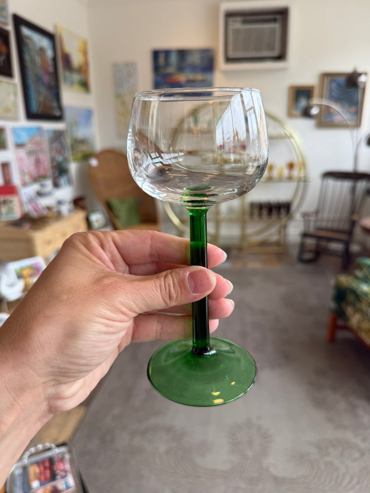 Set of 4 Luminarc Green-stemmed wine glasses