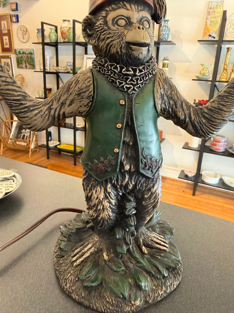 Dezine bellhop monkey table lamp