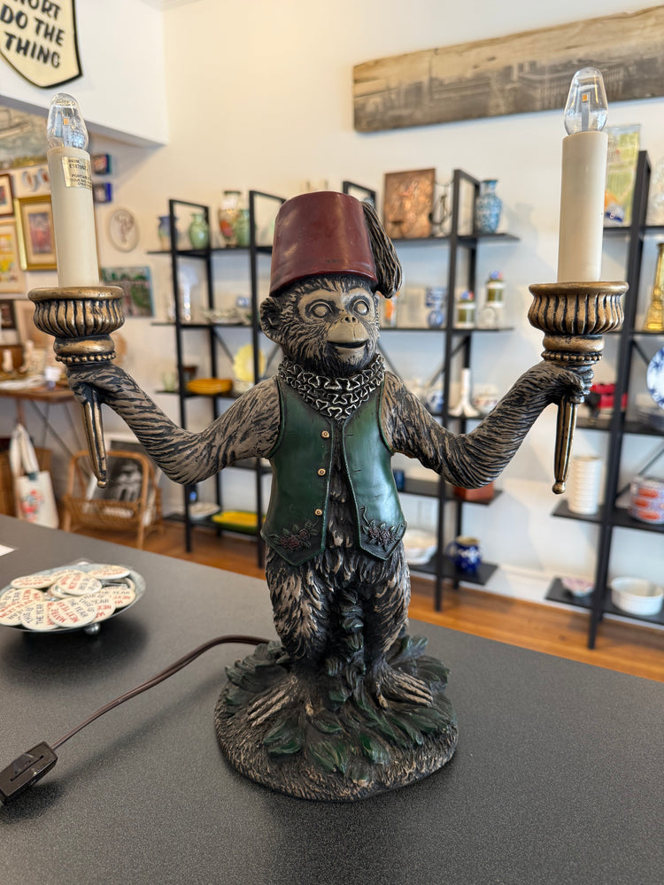 Dezine bellhop monkey table lamp
