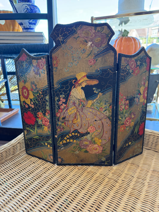 Tabletop-sized wooden screen