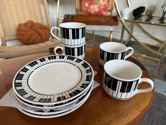 Set of Piano Dishware