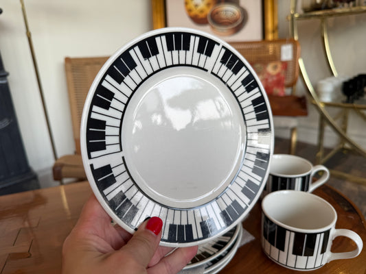 Set of Piano Dishware