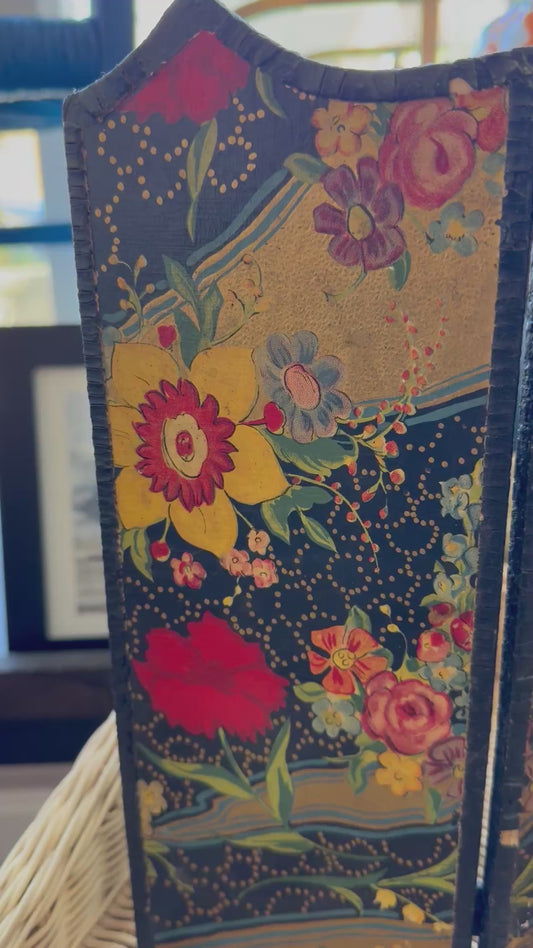 Tabletop-sized wooden screen